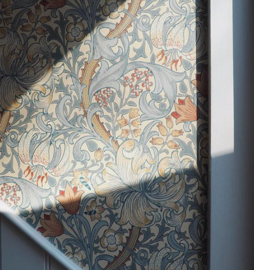 (William Morris –The Golden Lily)